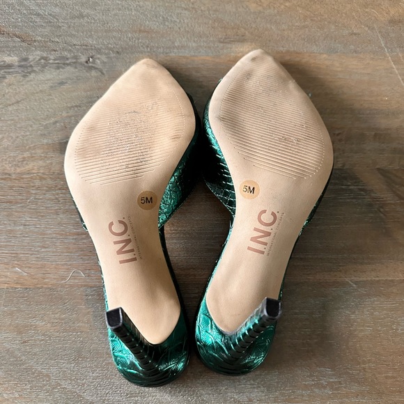 INC Amra Emerald Snake Sandals - Picture 6 of 6